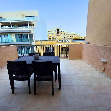 2 Bedroom Seafront Duplex Penthouse In The Heart Of Spinola Bay San Ġiljan Buitenkant foto