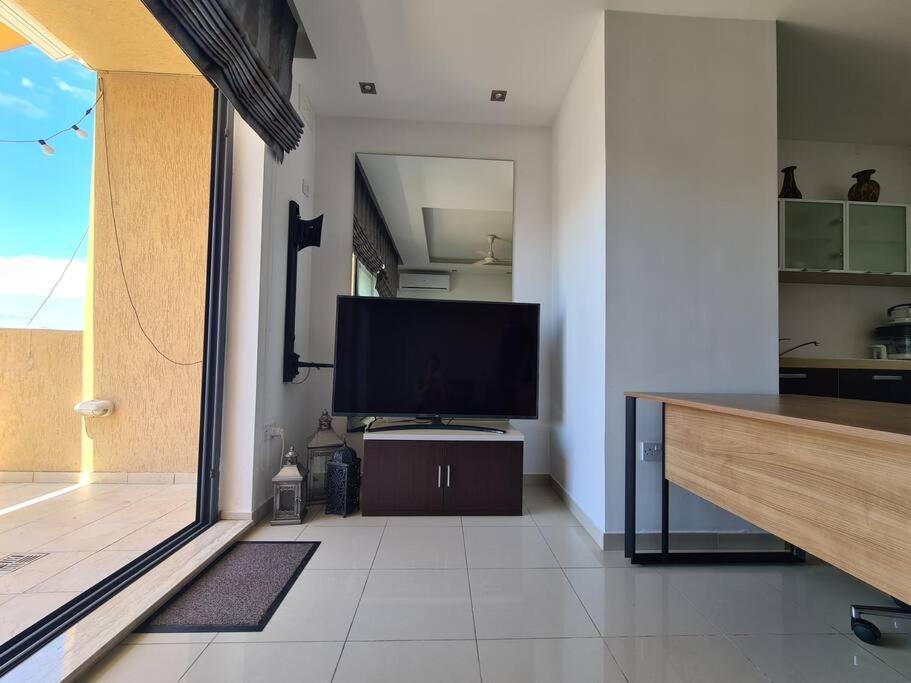 2 Bedroom Seafront Duplex Penthouse In The Heart Of Spinola Bay San Ġiljan Buitenkant foto