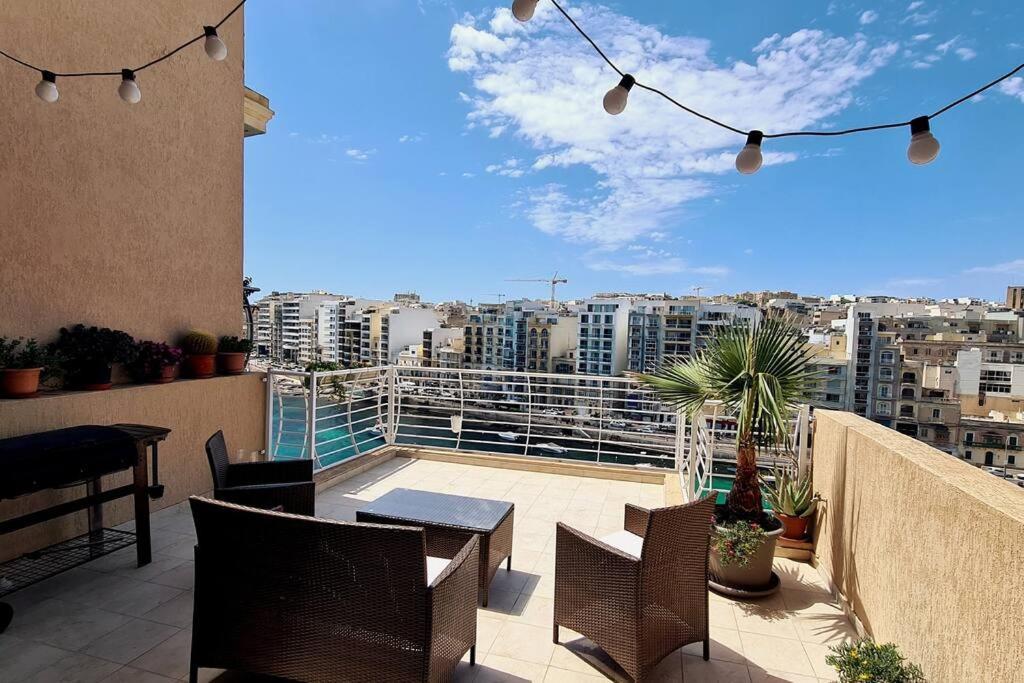 2 Bedroom Seafront Duplex Penthouse In The Heart Of Spinola Bay San Ġiljan Buitenkant foto