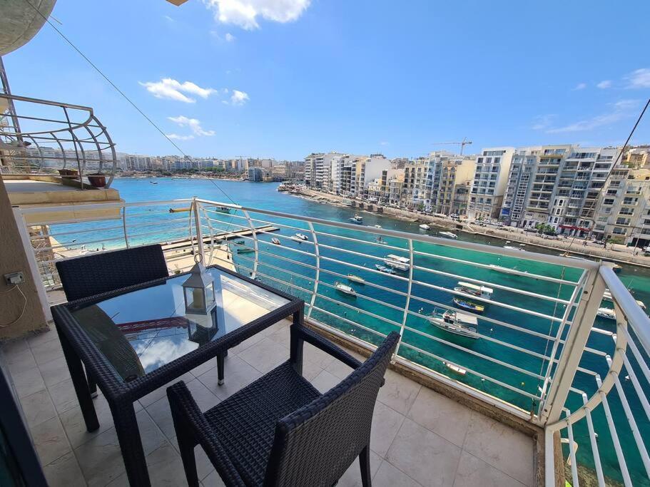 2 Bedroom Seafront Duplex Penthouse In The Heart Of Spinola Bay San Ġiljan Buitenkant foto