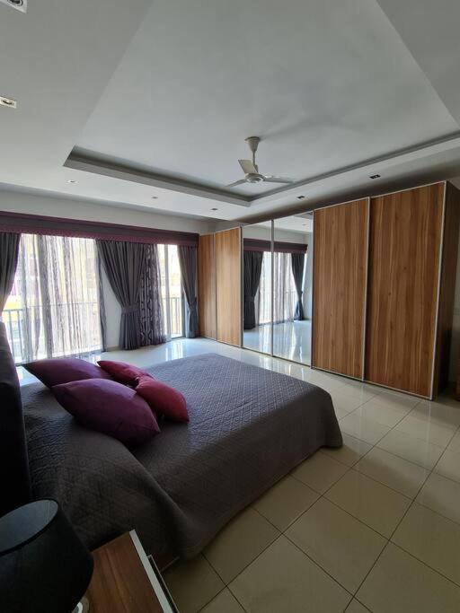 2 Bedroom Seafront Duplex Penthouse In The Heart Of Spinola Bay San Ġiljan Buitenkant foto