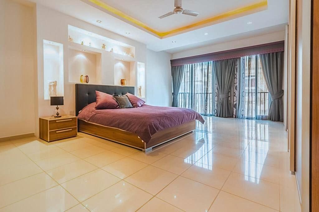 2 Bedroom Seafront Duplex Penthouse In The Heart Of Spinola Bay San Ġiljan Buitenkant foto