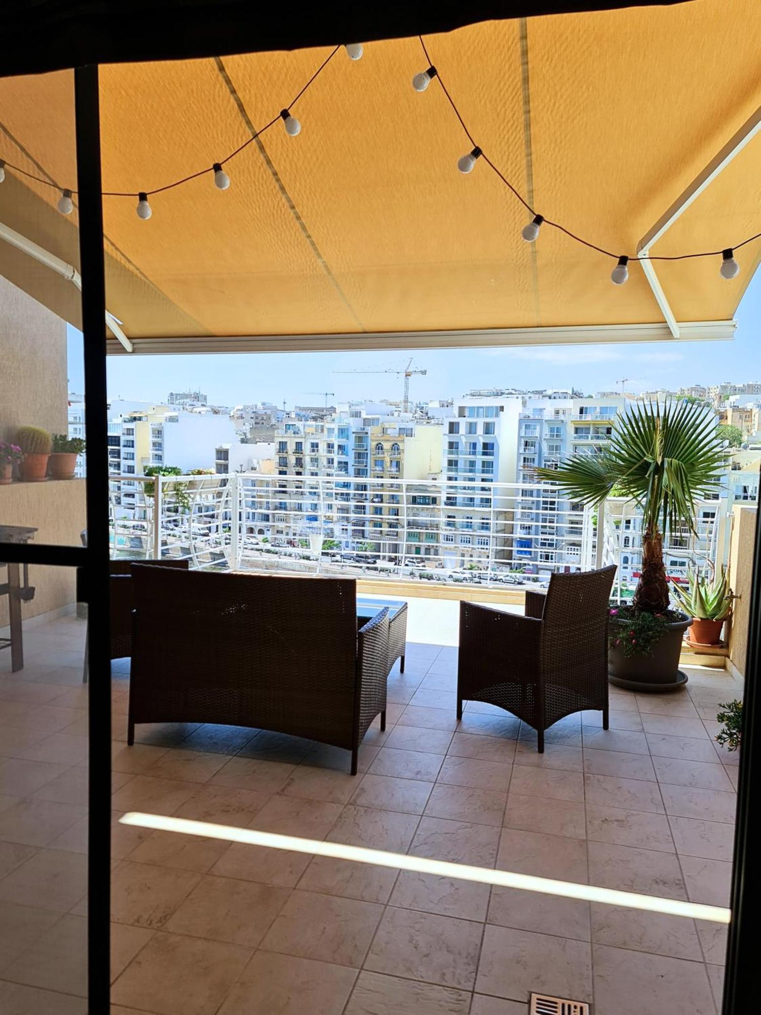 2 Bedroom Seafront Duplex Penthouse In The Heart Of Spinola Bay San Ġiljan Buitenkant foto