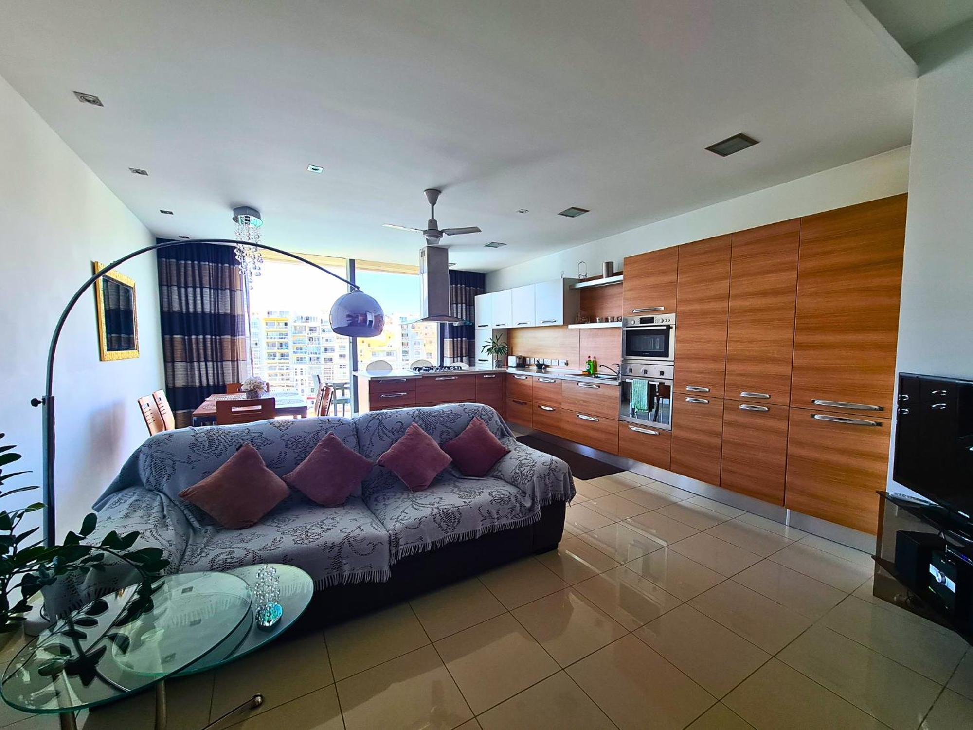 2 Bedroom Seafront Duplex Penthouse In The Heart Of Spinola Bay San Ġiljan Buitenkant foto