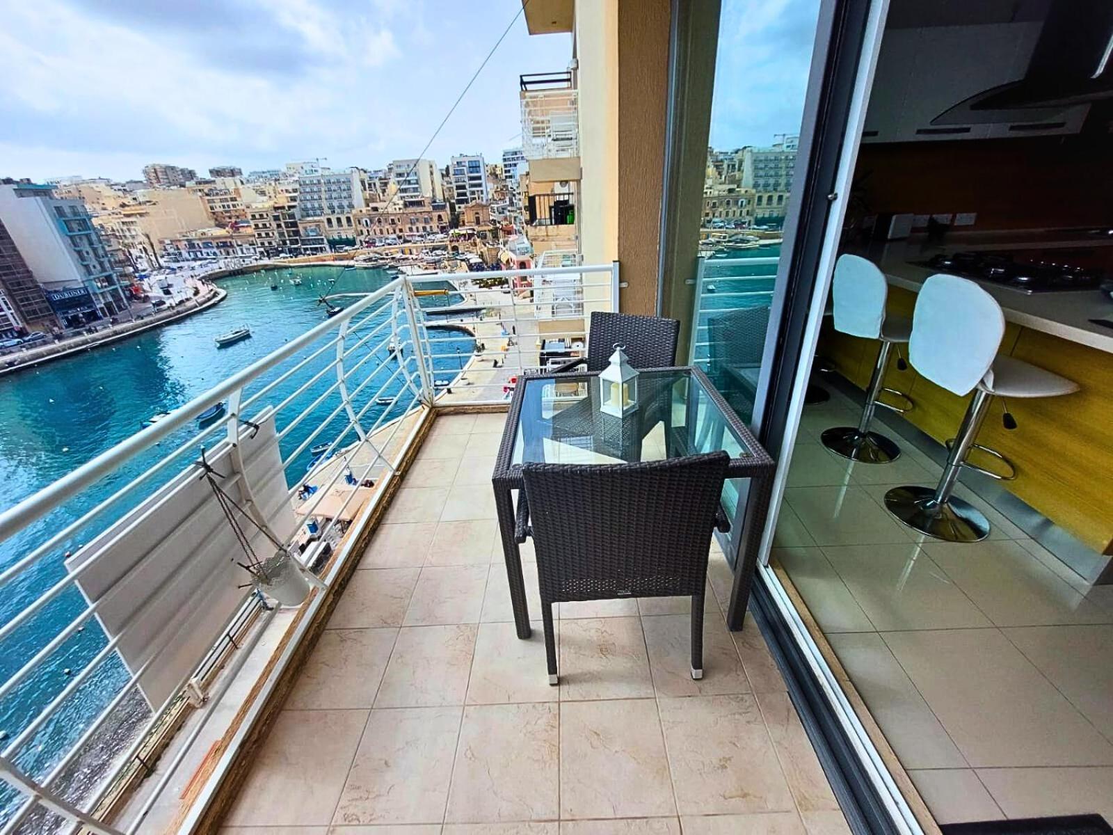 2 Bedroom Seafront Duplex Penthouse In The Heart Of Spinola Bay San Ġiljan Buitenkant foto