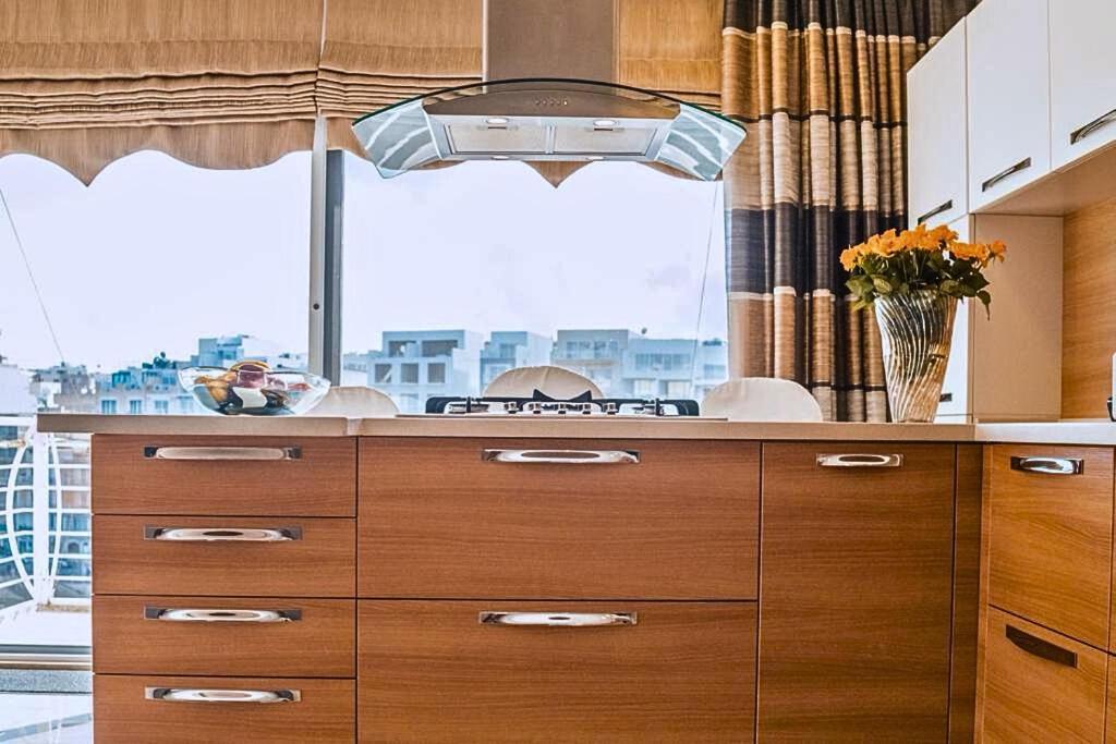 2 Bedroom Seafront Duplex Penthouse In The Heart Of Spinola Bay San Ġiljan Buitenkant foto
